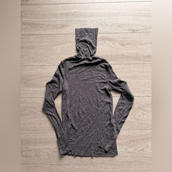 COS 100% Wool Turtleneck Sweater Women’s Grey Minimalist Lightweight Knit - Picture 2 of 5
